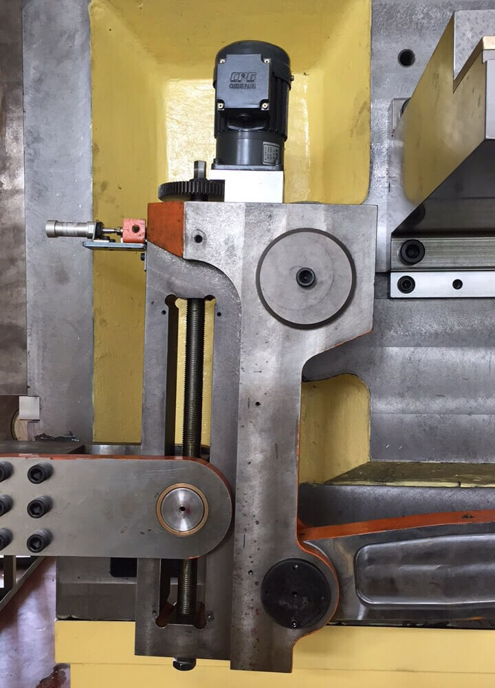 Electrical rocker arm of feeding